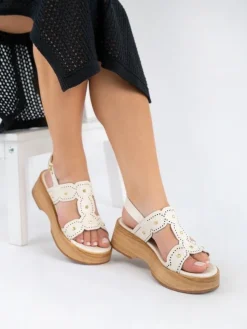 Sandalia Branca Com Cunha Baixa Lucia 02