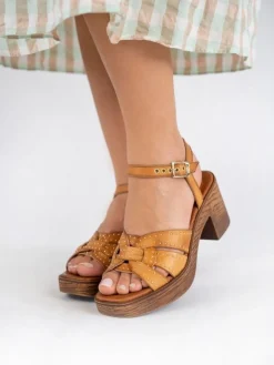 Sandalia Camel Compensada Manuela 02