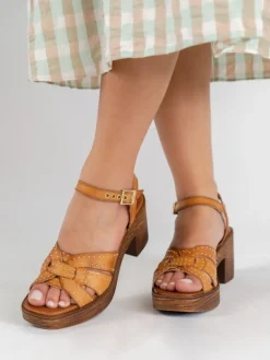 Sandalia Camel Compensada Manuela 02