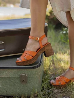 Sandalia Laranja Compensada Manuela 02