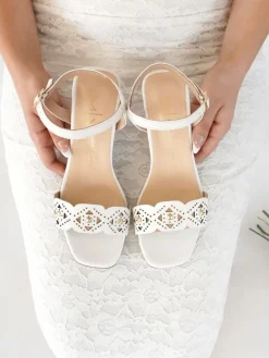 Sandalia Salto Medio Branca Margarida 05