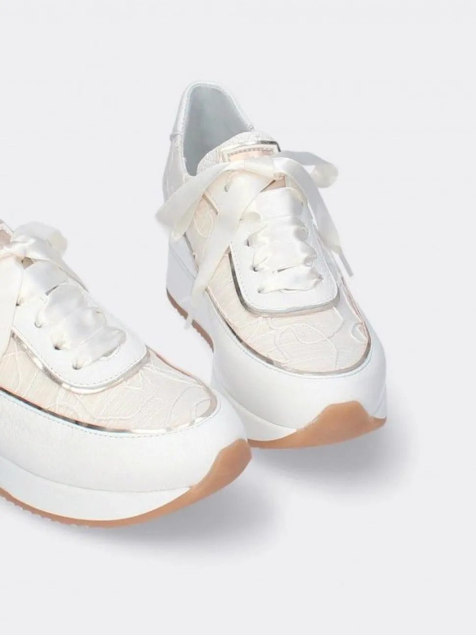 Sapatilha Branco Com Cunha Interior Para Mulher Alice 38