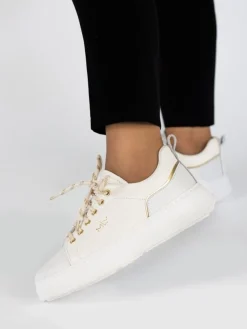 Sapatilha Em Pele Branca Anita 02