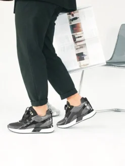 Sapatilha Preta Com Cunha Interior Para Mulher Aurora 02