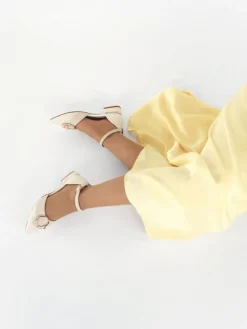 Sapato Salto Raso Bege Para Mulher Lea 64