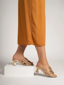 Soca Dourada Com Salto Para Mulher Margarida 01